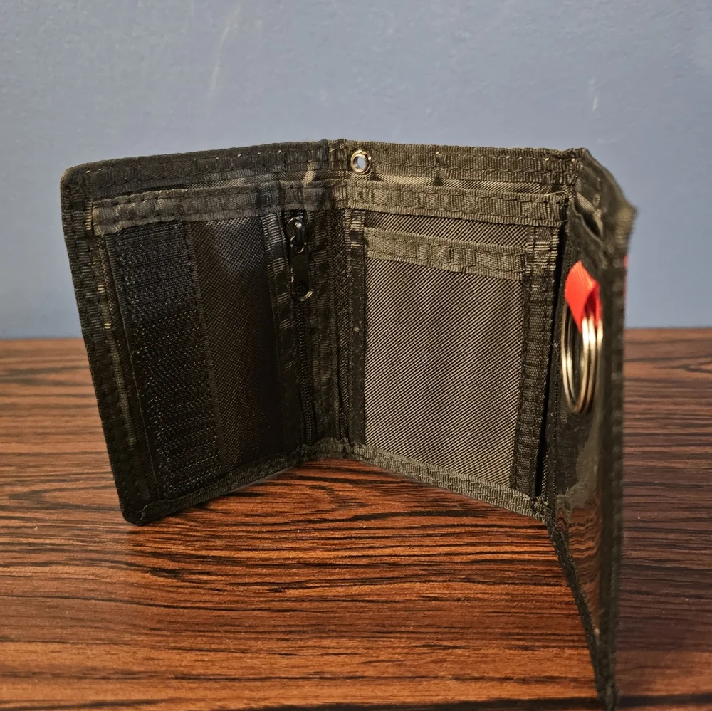 New DEADPOOL trifold Wallet - Picture 3 of 4